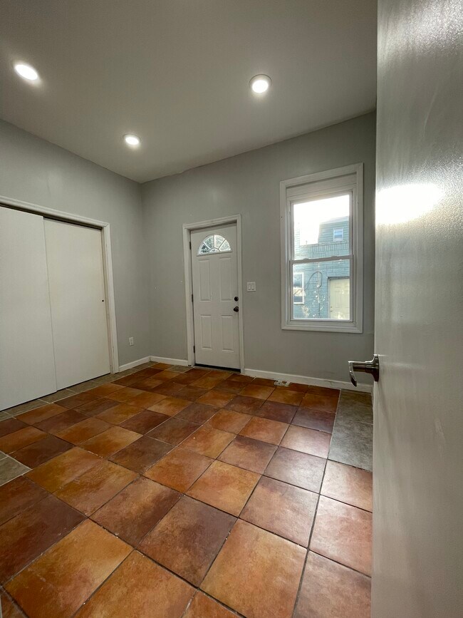 Building Photo - 27 Winfield Ave