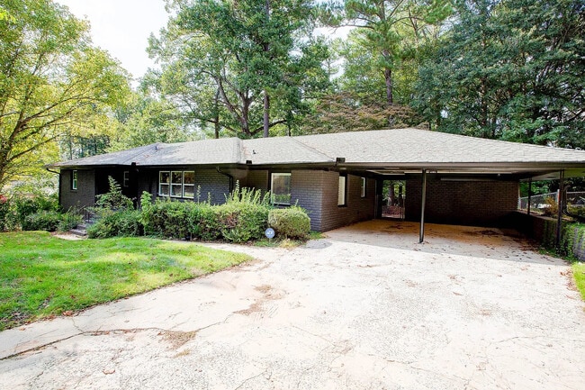 Building Photo - Room in House on Cooper Lake Rd SE