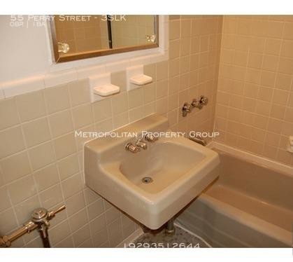 Building Photo - bedroom in New York NY 10013