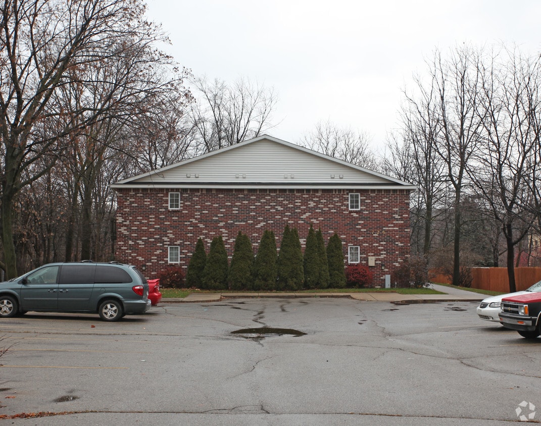 726 W Jefferson St, Grand Ledge, MI 48837 Apartments in Grand Ledge