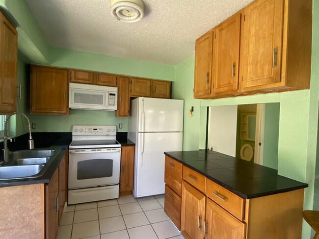 Foto del edificio - 2138 19th Ave SW