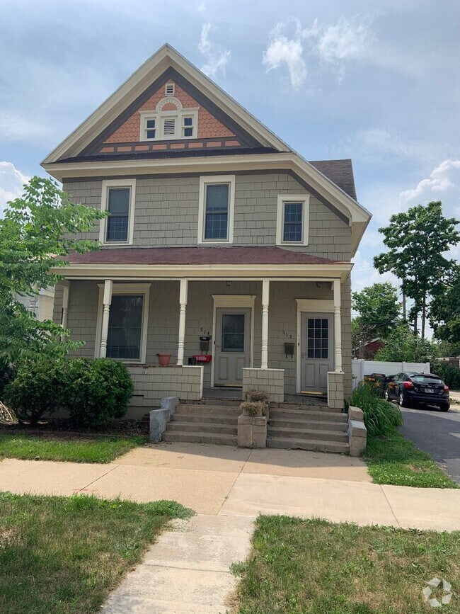 Building Photo - 512 6th St S