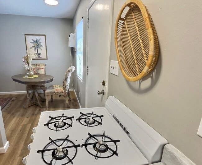 Building Photo - The LUX Riverside