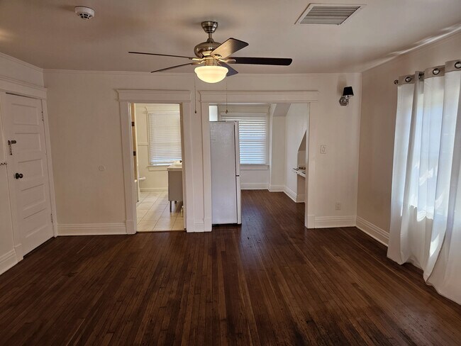 Building Photo - 1518 S St Andrews Pl