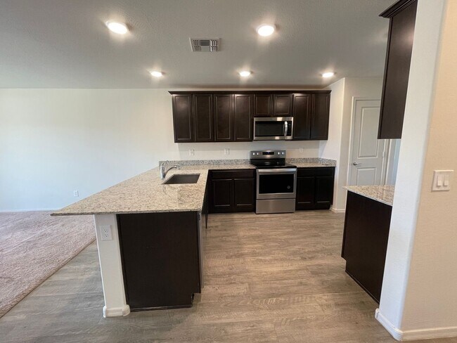 Building Photo - Spacious New-Build Family Home!