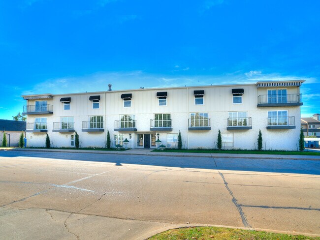 Building Photo - 1110 Sherwood Ln