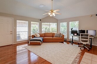 Building Photo - 1107 Parkhaven Ln