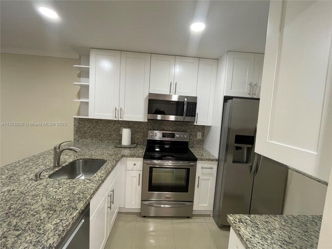 Building Photo - 8443 Royal Palm Blvd