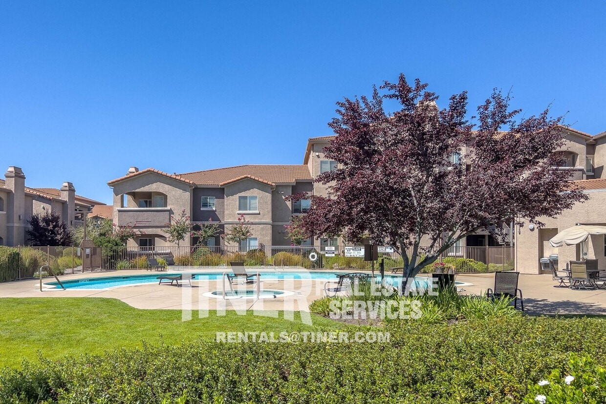 Foto principal - 10001 Woodcreek Oaks Blvd