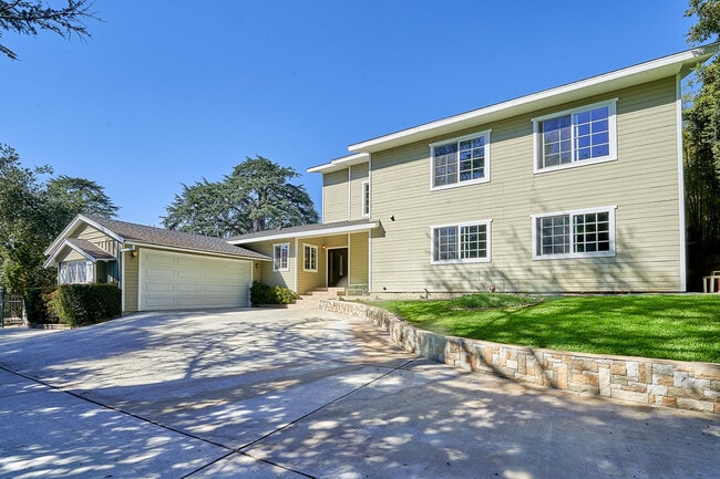 Building Photo - 4736 Rosemont Ave