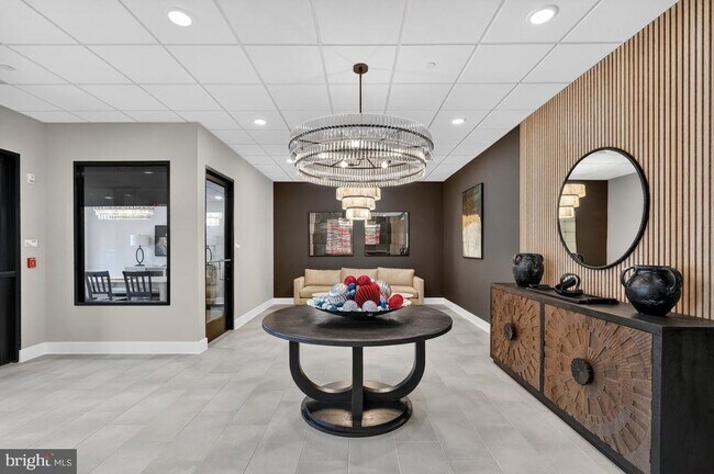 Building Photo - 624 Main St