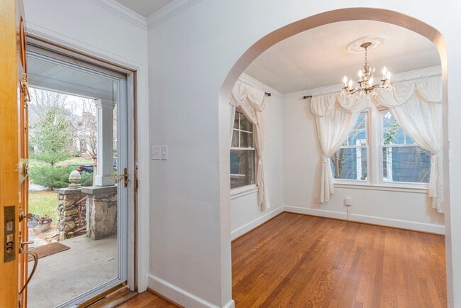 Building Photo - Charming North Asheville Home