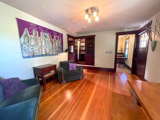 Foto del edificio - Architect-Restored 1923 Craftsman Bungalow with 3 Flexible Bonus Spaces
