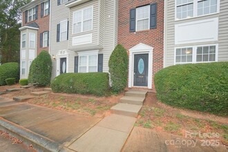 Building Photo - 9858 Treeside Ln