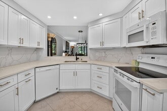 Building Photo - 15362 Strathearn Dr