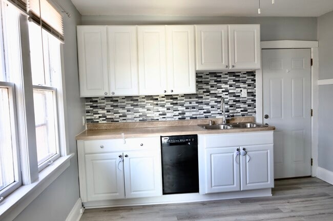 Kitchen - 1706 33rd St