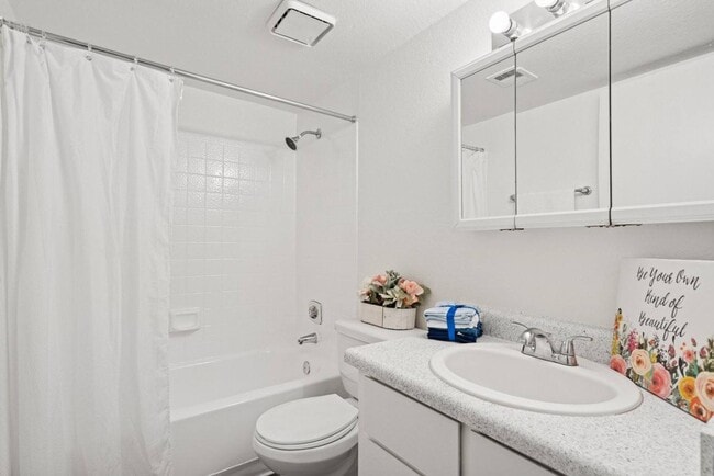 Building Photo - Casa Bella