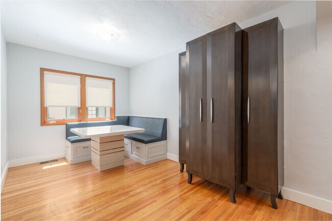 Foto del edificio - 8245 W 4th St