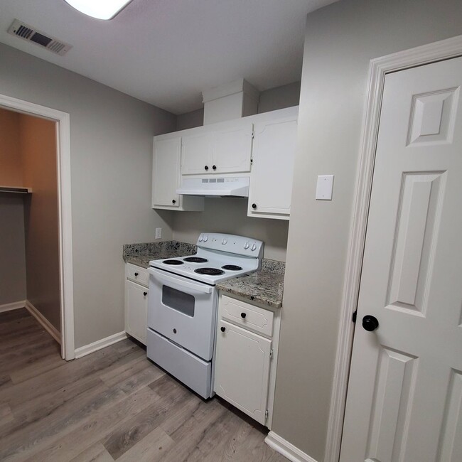 Building Photo - Southern Comfort: Your Dream Rental Home i...