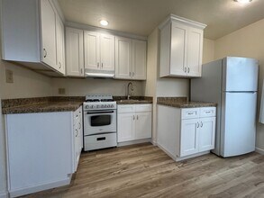 Building Photo - 241 W Hawthorne St