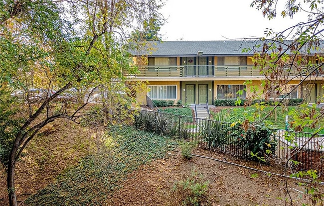Foto del edificio - 1490 W Lambert Rd