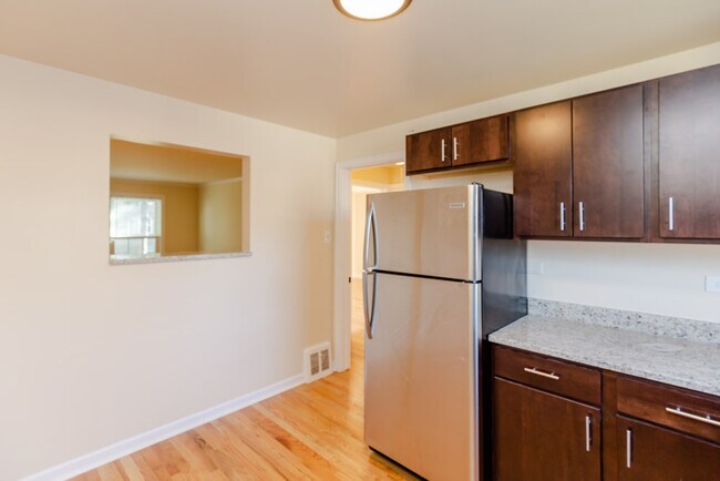 Foto del edificio - 4260 W Nelson St