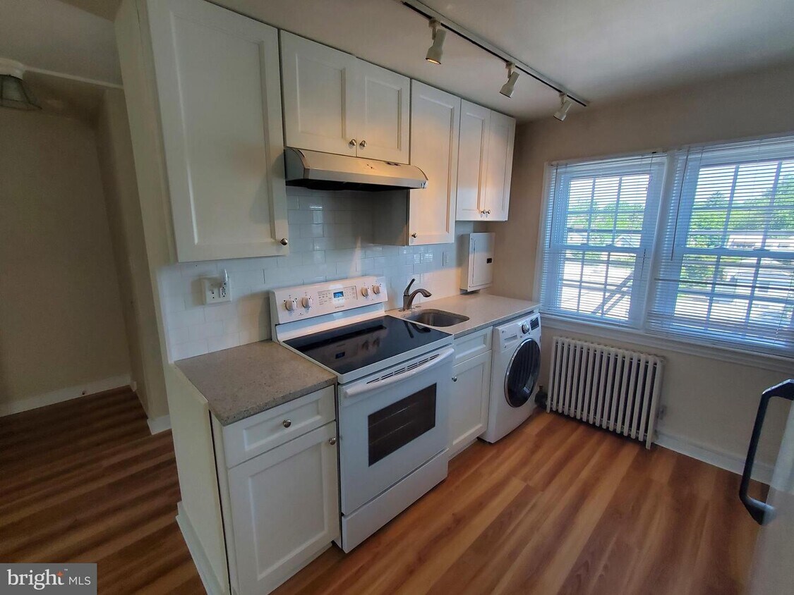 Primary Photo - 164 Nassau St