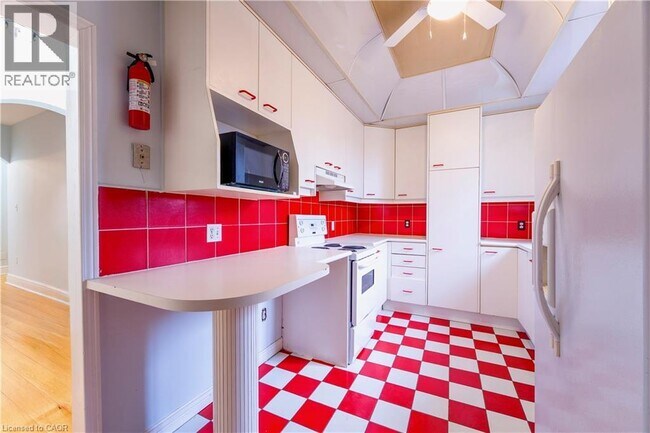 Photo du bâtiment - 255 Main St W