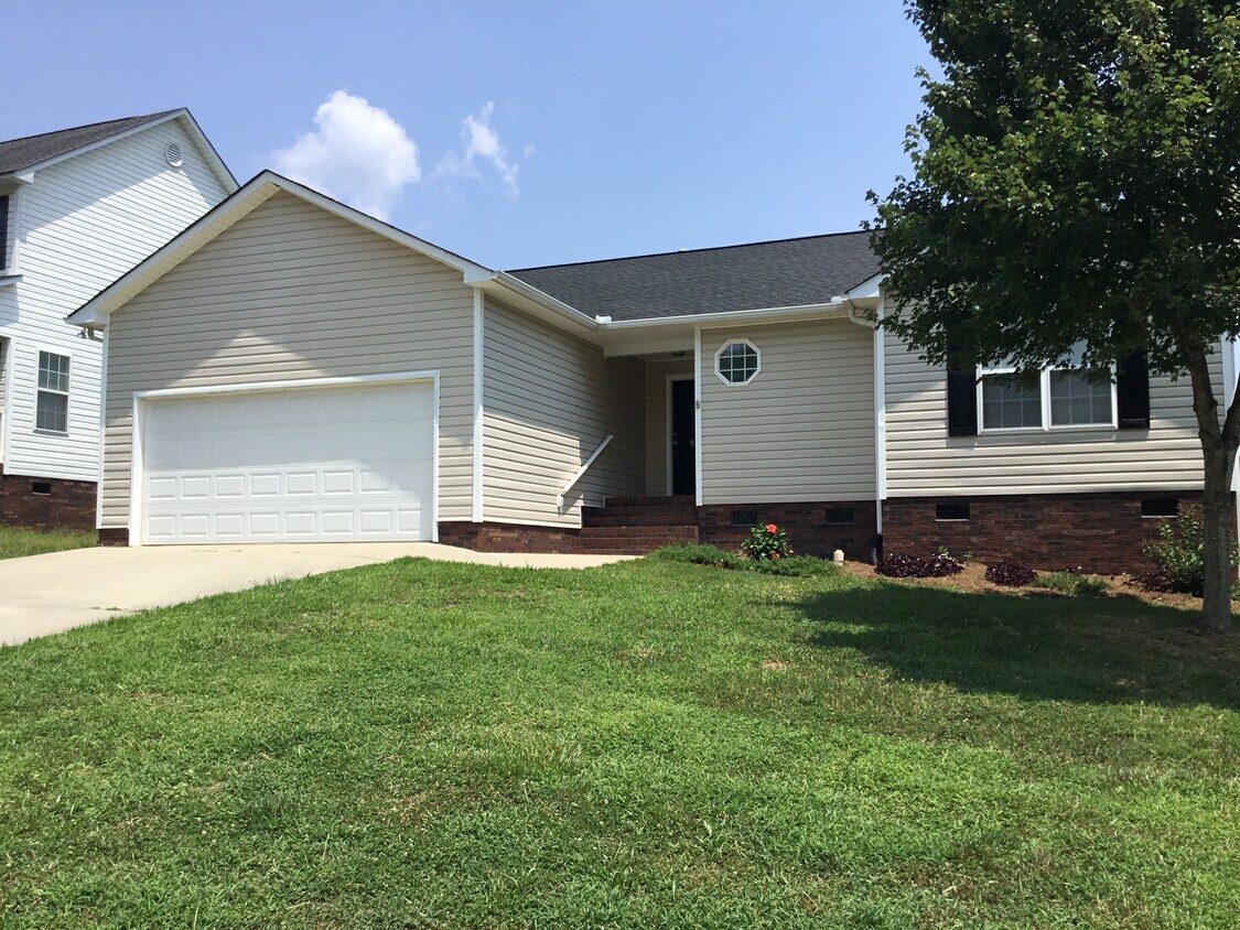 950 Loch Lomond Circle House Rental in Concord, NC