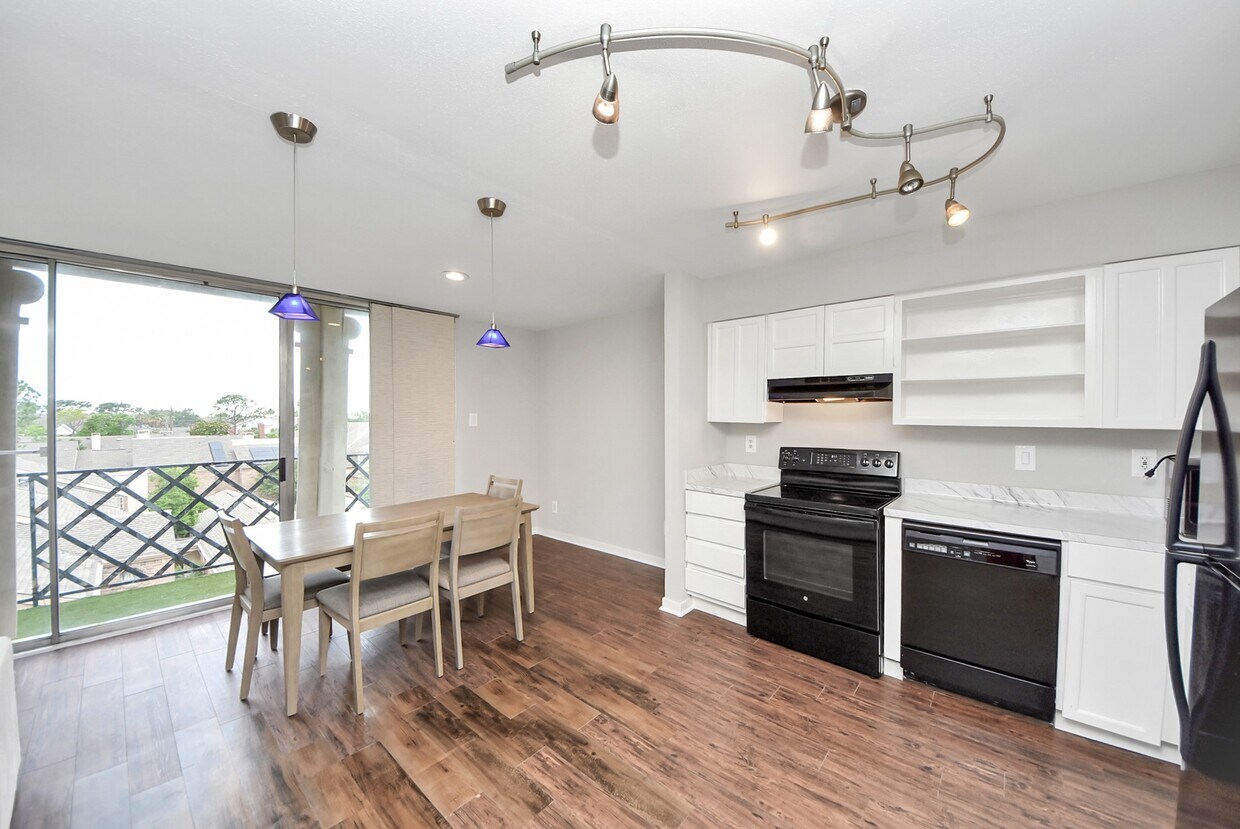 Building Photo - 2333 Bering Dr