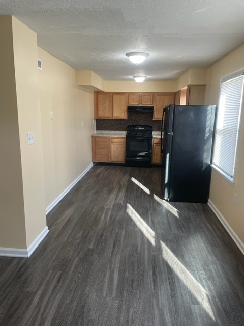 kitchen area - 3311 Rudd Ave