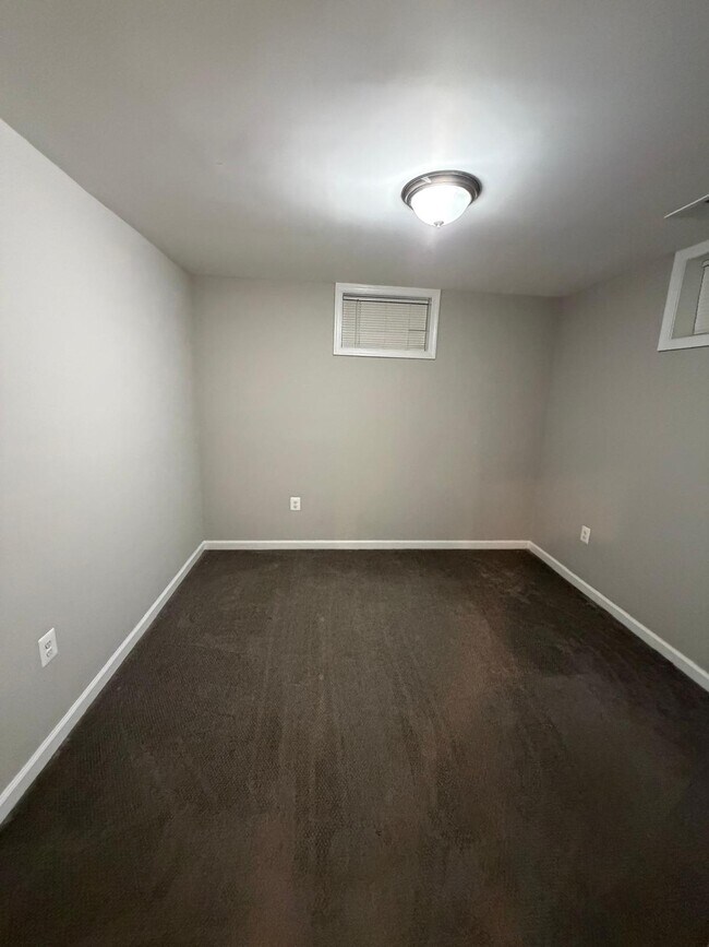 Dormitorio del sótano b - 3512 Jean St