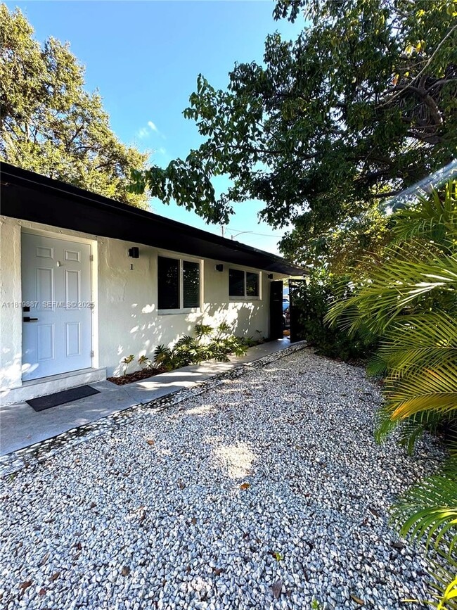 Foto del edificio - 111 NW 7th Ave