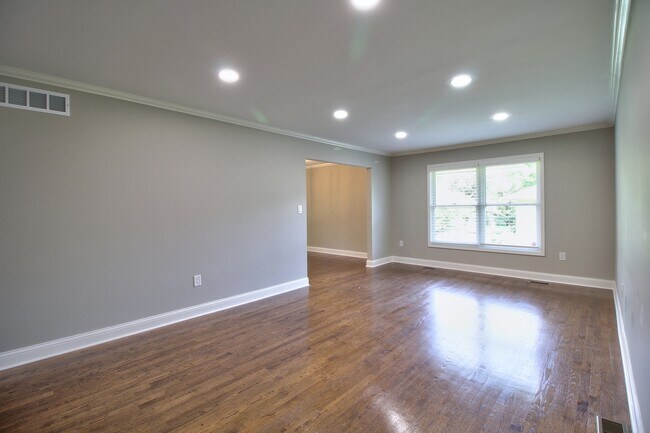 Building Photo - 480 Madison Ct