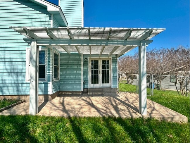 Building Photo - Spacious & Cozy 3/BR 2/BA Single Family Home in Austin!