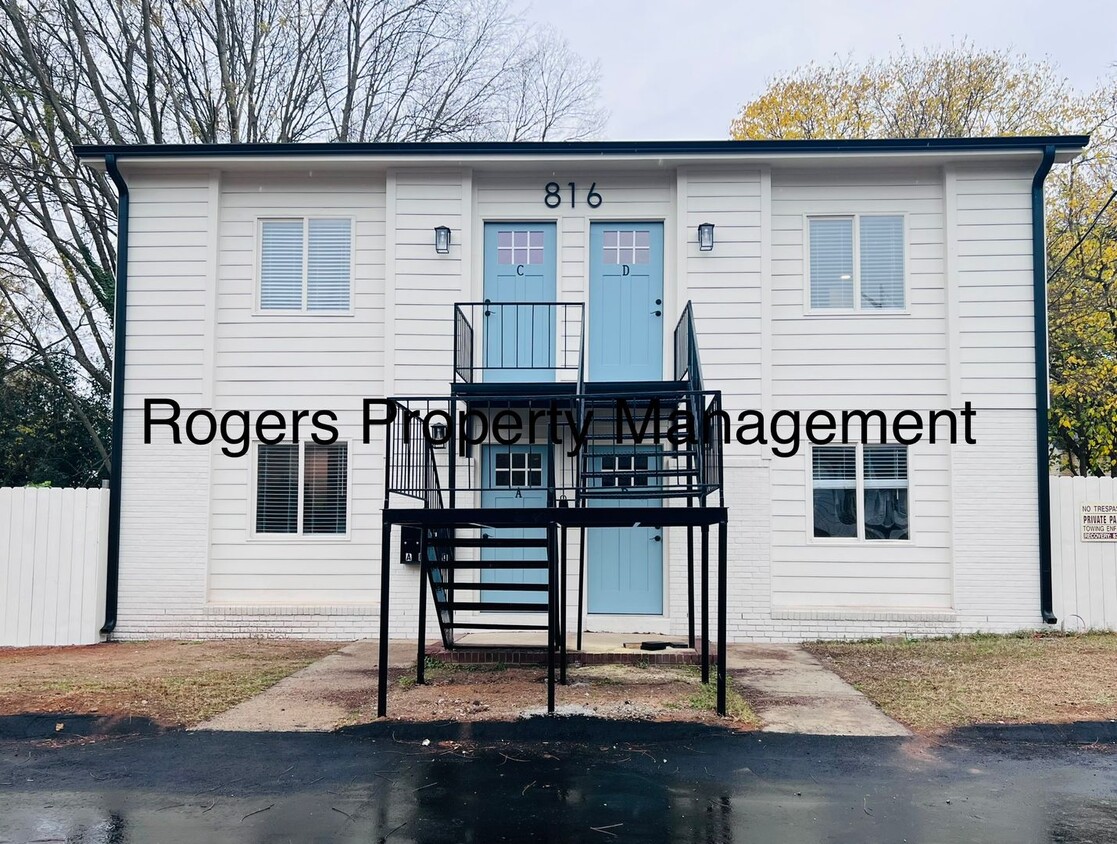 Primary Photo - Beautiful Newly Renovated Apartments Near ...