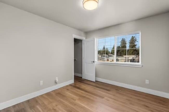 Building Photo - Brand New Townhome in NW Bend!