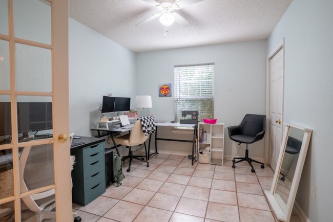 Foto del edificio - 3428 Daylily Ln