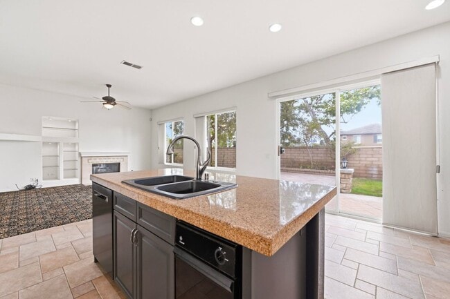 Building Photo - 5643 Willowmere Ln