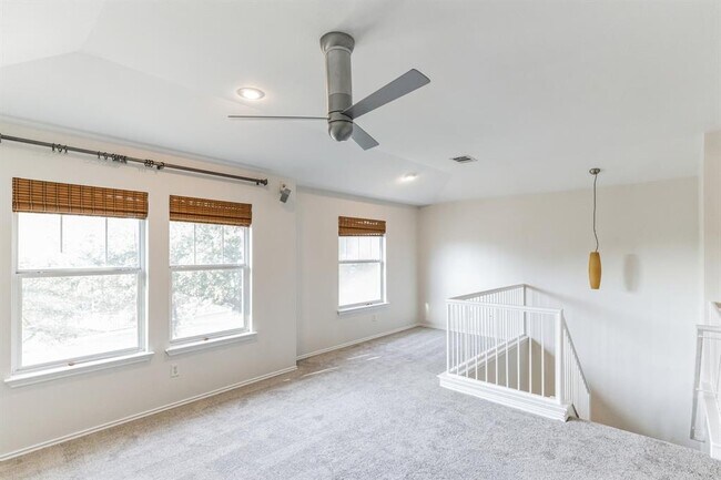Building Photo - 921 Truman Ln
