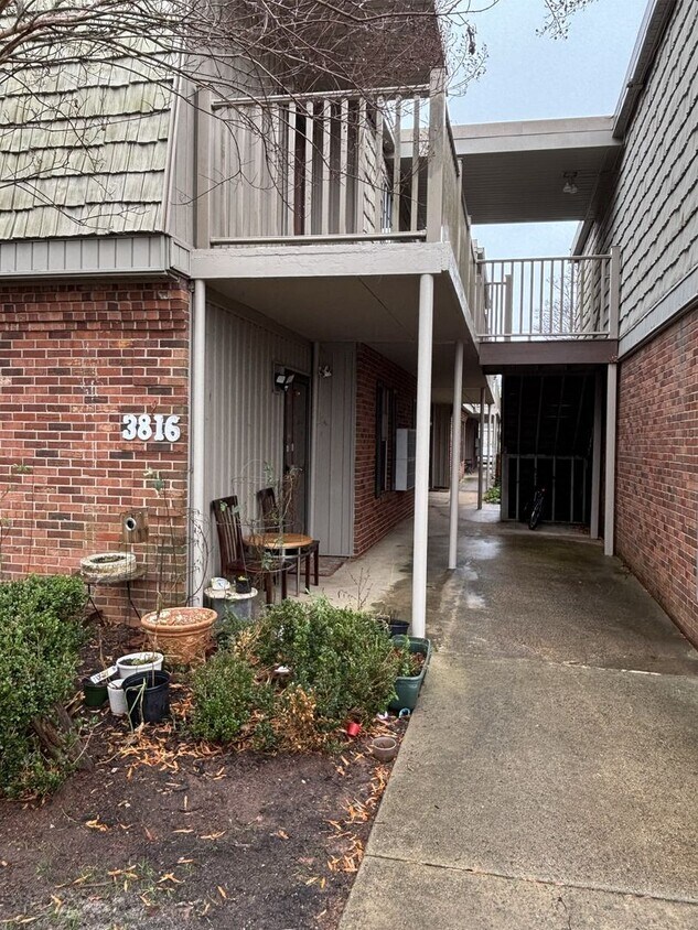 Primary Photo - Convenient 1BR - Prime Location & Community Pool!