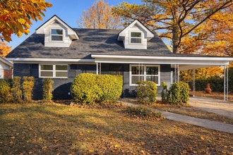 Building Photo - 2122 Sun Cir