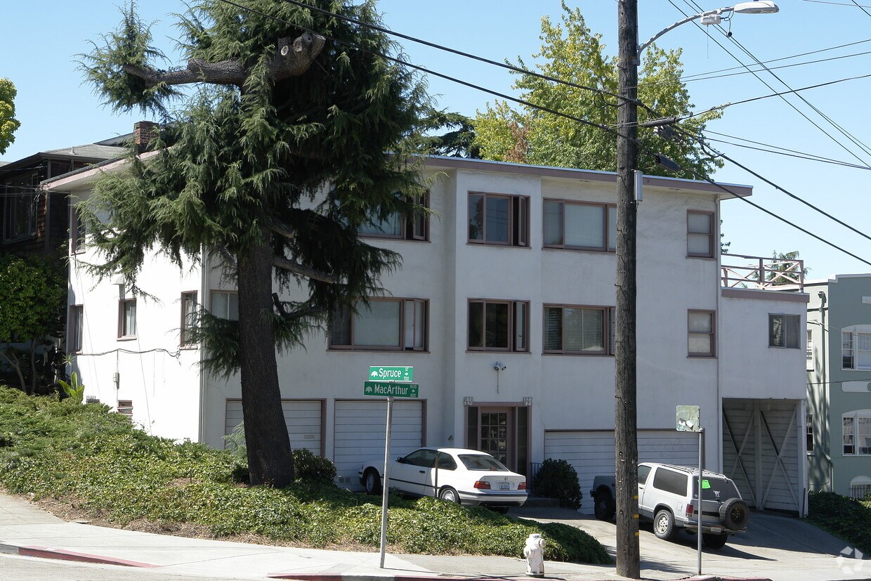 Building Photo - 825-831 Macarthur Blvd