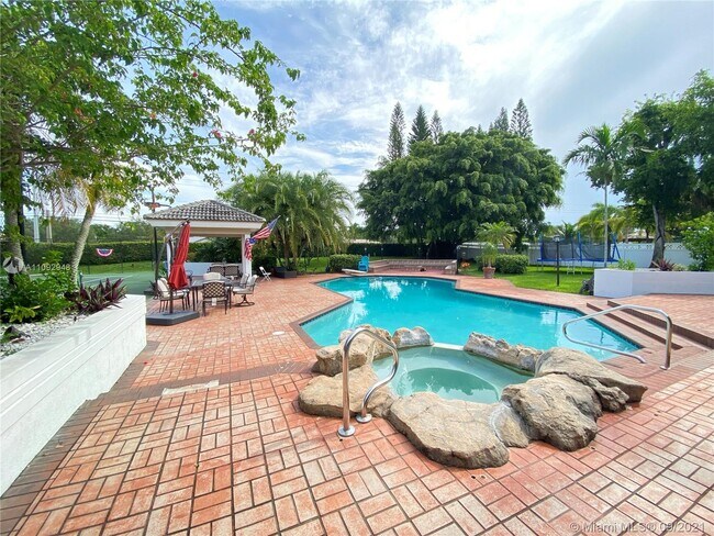 Foto del edificio - 9981 NW 45th St