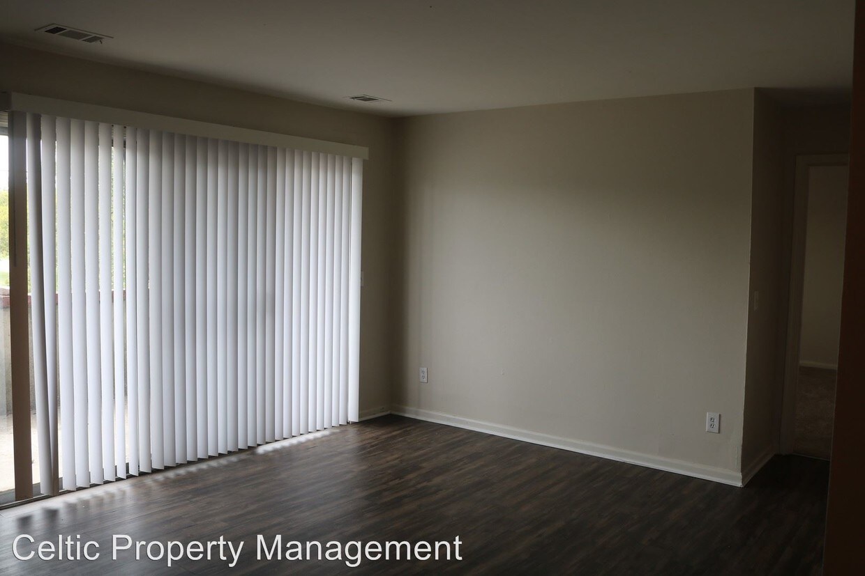 Foto principal - 3909 Kenwood Ave