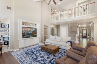 Building Photo - 10 Scenic Mill Pl