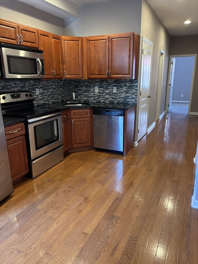 Building Photo - 1835 N Willington St