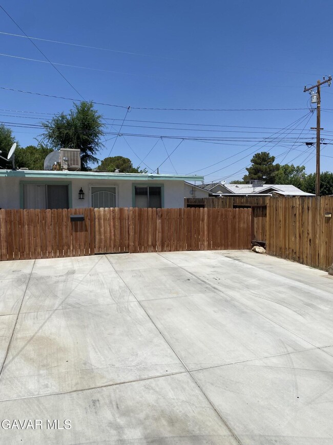Building Photo - 44621 Cedar Ave