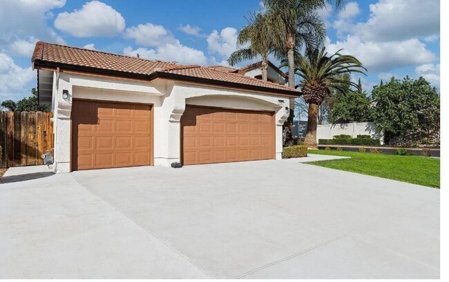 Building Photo - 351 Madrone Pl