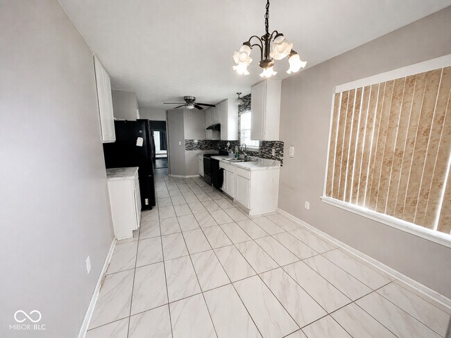 Foto del edificio - 7226 Parklake Cir